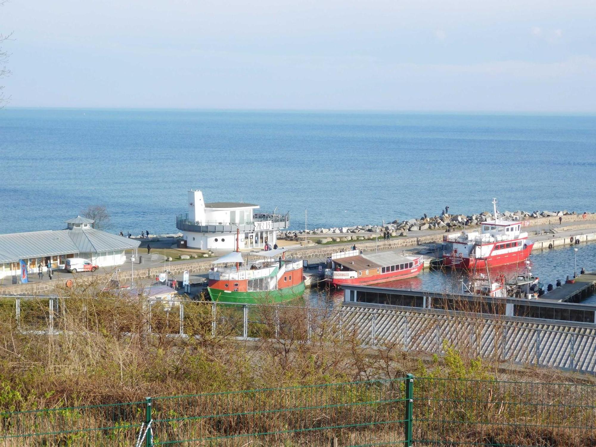 Seelotsenstation Sassnitz Mit Hafenblick By Unsere Urlaubszeit Luaran gambar